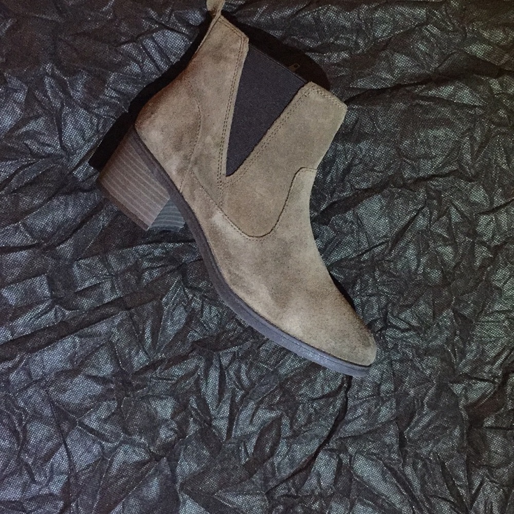 Clark’s nevella bell suede taupe/grey boots